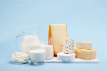 Diversos productos lácteos - foto de stock