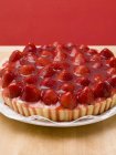 Closeup view of flan with strawberries on plate — Stock Photo
