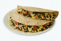 Dos tacos vegetarianos - foto de stock