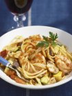 Shrimp and vegetable spaghetti — Stock Photo