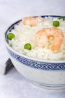 Reis mit Garnelen und Erbsen — Stockfoto