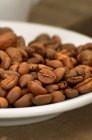 Grains de café torréfiés — Photo de stock