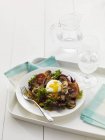 Elevated view of mixed leaf salad with poached egg, mushrooms and Pancetta — Stock Photo