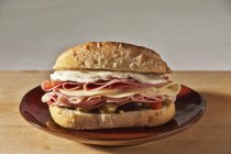 Muffaletta-Sandwich mit Schinken — Stockfoto