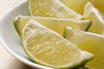 Bowl of Fresh Lime Slices — Stock Photo