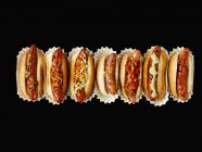 Rangée de hot-dogs — Photo de stock
