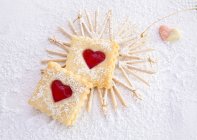 Galletas de pan corto con corazones - foto de stock