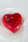 Heart-shaped rose pudding — Stock Photo