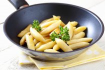 Patate fresche orzo pasta — Foto stock