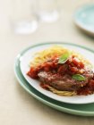 Beefsteak with tomatoes and spaghetti — Stock Photo