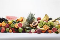 Verschiedene Früchte im Haufen — Stockfoto