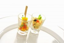 Kebab und Couscous-Salat — Stockfoto