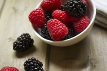 Fresh Blackberries and Raspberries — Stock Photo
