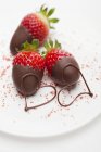 Strawberries dipped in chocolate — Stock Photo