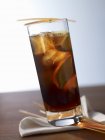Closeup view of Cuba Libre cocktail with ice — Stock Photo