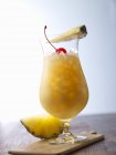Closeup view of Pina Colada cocktail with cherry and pineapple slices — Stock Photo