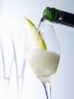 Closeup view of pouring Bellini with melon slice — Stock Photo