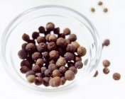 Closeup view of allspice berries in a glass dish — Stock Photo