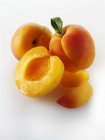 Fresh apricot with slices — Stock Photo