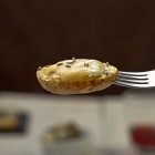 Картопля з розтопленим сиром — стокове фото