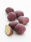 Patatas rojas frescas - foto de stock