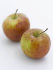 Manzanas frescas maduras - foto de stock