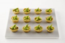 Tartelettes aux asperges et champignons — Photo de stock