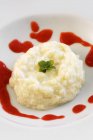 Rice pudding with strawberry coulis — Stock Photo