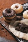 Donuts de chocolate envidraçado — Fotografia de Stock