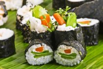 Maki sushi with mange tout — Stock Photo