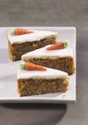 Tranches de gâteau aux carottes — Photo de stock