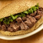 Sándwich de carne asada - foto de stock