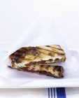 Sandwichs à la mozzarella grillée — Photo de stock