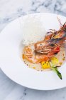 King prawns in red curry sauce — Stock Photo