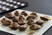 Madeleínas de chocolate e avelã — Fotografia de Stock