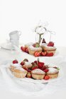 Erdbeer-Saure-Sahne-Muffins — Stockfoto