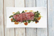 Sashimi di tonno con sesamo — Foto stock