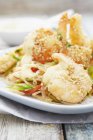 Sesame prawns with glass noodles and vegetables — Stock Photo
