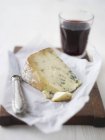 Blue cheese and wine — Stock Photo