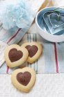 Biscotti e taglierini a forma di cuore — Foto stock