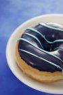 Donut com um esmalte de chocolate de hortelã — Fotografia de Stock