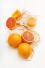Oranges siciliennes coupées en deux — Photo de stock