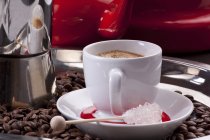 Tazza con caffè fresco — Foto stock