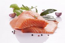 Raw salmon fillet with herbs — Stock Photo