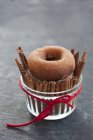 Donuts mit Zimtstangen — Stockfoto