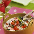 Yoghurt soup with vegetables — Stock Photo