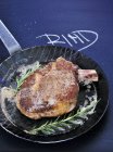 Steak de bœuf au romarin — Photo de stock