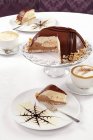 Dôme gâteau et café — Photo de stock