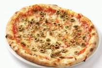 Pizza Margherita with green olives — Stock Photo