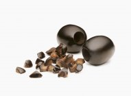 Aceitunas negras con rodajas - foto de stock